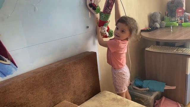 Подарки на новый год. Обзор. Мои милые пони, барби и кен смотреть онлайн