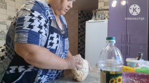 завожу тесто для вкусных пирожков.