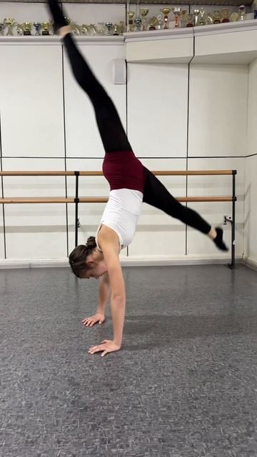 Акробатическая дорожка с переворотами смотреть онлайн