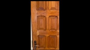 Стук в двери. Пранк. There's a knock on the door. Prank.