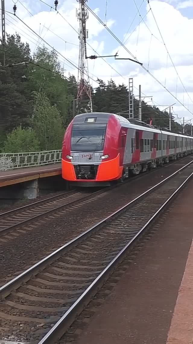 Электропоезд ЭС1П-021 (ТЧ-96), скоростной поезд "Ласточка" № 717Г/718Г Нижний Новгород - Москва. смотреть онлайн