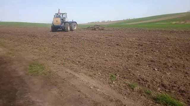 Робочі будні фермера: культивація трактором Т-150 смотреть онлайн