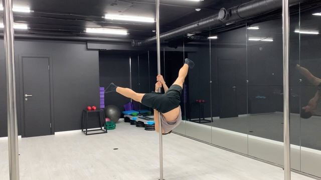 Развиваю навыки Pole Dance / Pole Sport || Кросс-тренинг для бегунов на длинные дистанции :) смотреть онлайн