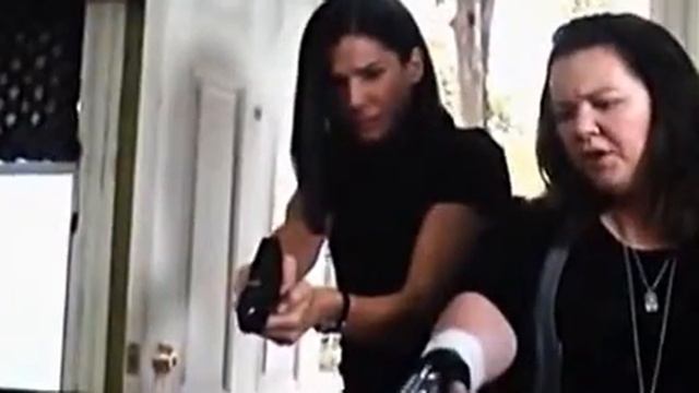 Копы в юбках фрагмент) (360)