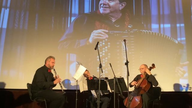 Трио «Ощущения» Смех смотреть онлайн