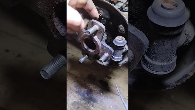 снимаем полуоси задние сузуки Кей