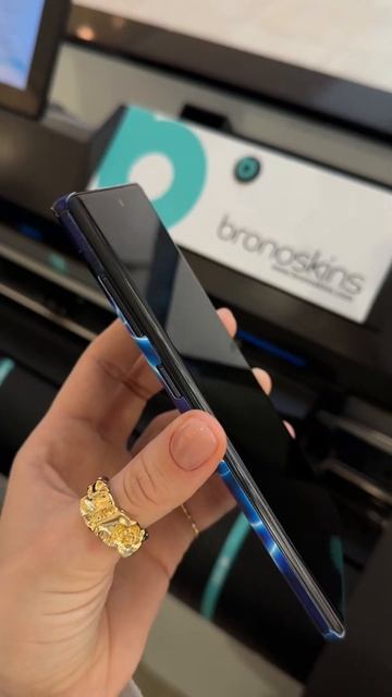 А что если нанести прозрачную защитную бронированную пленку на экран вашего смартфона смотреть онлайн