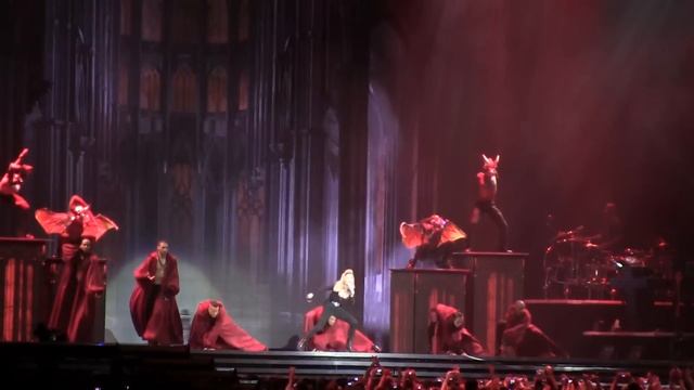 Мадонна в Киеве - Girl Gone Wild (HD) / Madonna live in Kiev MDNA Tour 2012 смотреть онлайн