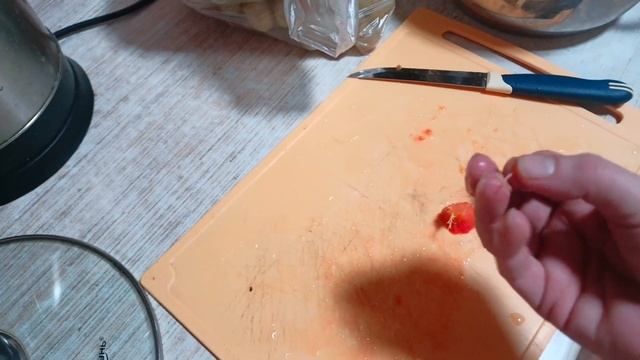 Жёсткие прожилки у томатов,почему они появляются?Може