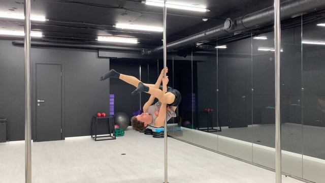 Развиваю навыки Pole Dance / Pole Sport || Пилонный спорт для бегунов на длинные дистанции :) смотреть онлайн