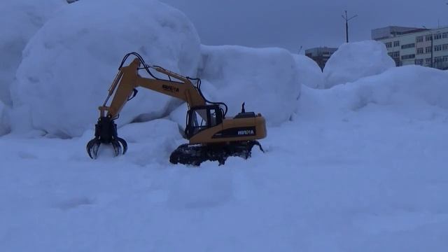 Радиоуправляемый грейферный экскаватор HUI NA TOYS 1571