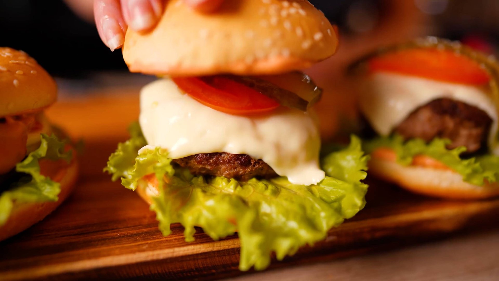 Идеальный Чизбургер за 10 Минут — Готовим Дома, Как в Бургерной 🍔 смотреть онлайн