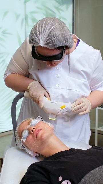 Покраснения, пигментные пятна и прочие несовершенства могут изрядно подпортить настроение. смотреть онлайн