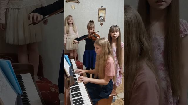 Буду жить под защитой Твоих крыл. Христианские песни.