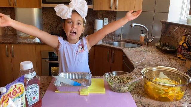 Эмили фарширует цветы кабачков