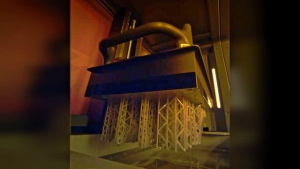 Процесс 3D-печати на фотополимерном принтере