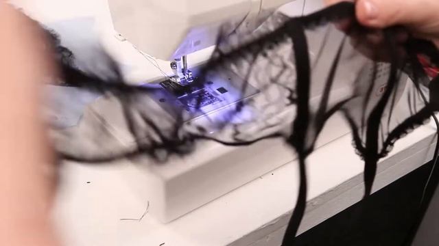 Сборка верхней части пояса для чулок.