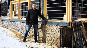 Отделка цоколя дома сварными габионами