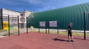 Метание теннисного мяча в цель дистанция 6 м, диаметр отверстия 90 см