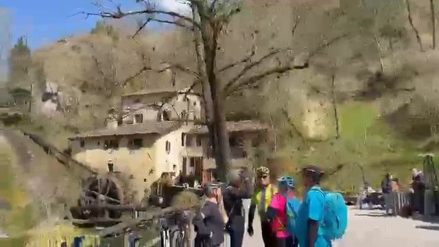 Изумительный водопад на холмах Просекко (Италия)