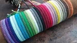 DIY Простой браслет плетеный макраме из квадратных узлов Браслет дружбы Красная нить