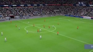 играю с другом в игру симулятор футбола Total Football