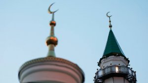 Тысячи мусульман приняли участие в праздничном намазе в Московской соборной мечети