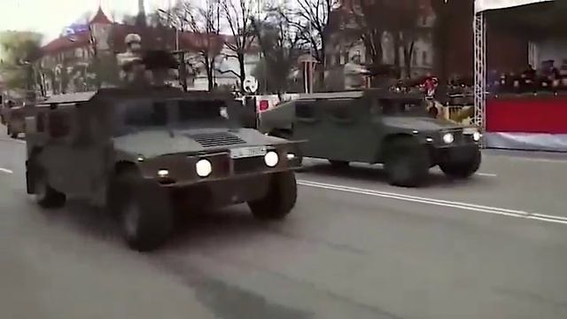 Парад в Латвии. Особая гордость Латвии - флот, который возглавил парад :) смотреть онлайн