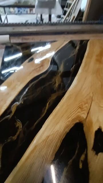 Стеновые панели из дуба и эпоксидной смолы