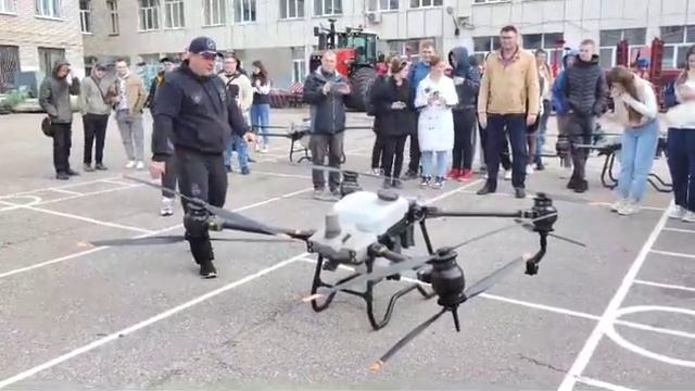 Презентация агродронов в сельскохозяйственном инсти?