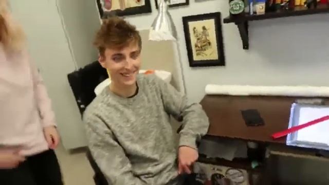 ПЕРВОЕ ТАТУ на ЛАДОНИ в честь 1000000 ПОДПИСЧИКОВ!