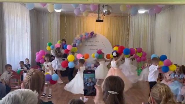 Танец "Шарики воздушные" смотреть онлайн