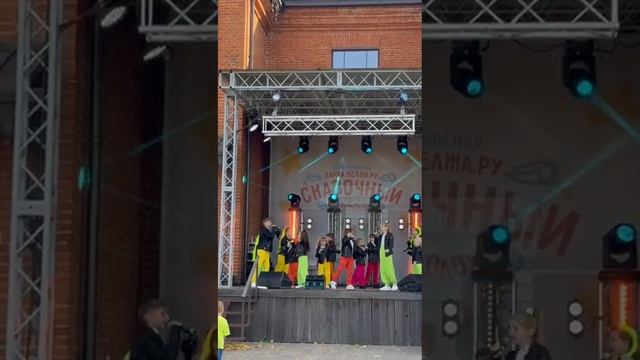 Крылья - Обнимем этот мир.