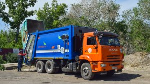 Мусоровоз МК-4546-08 на шасси КамАЗ-65115-50 (К 077 ВВ 122). Работа с порталом.