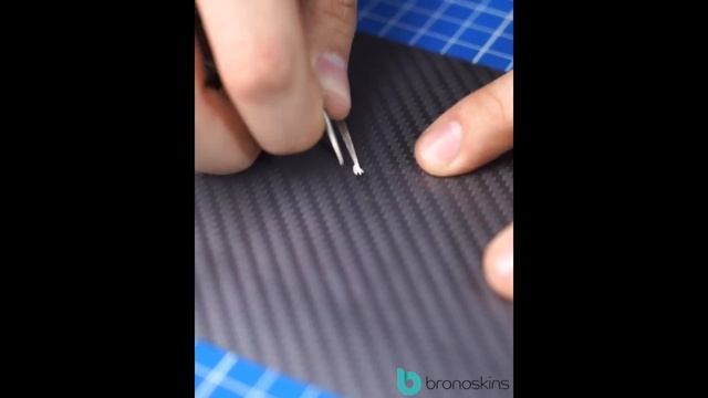 Броня для iPhone 11 Pro не увеличивает габариты и не меняет внешний вид. смотреть онлайн