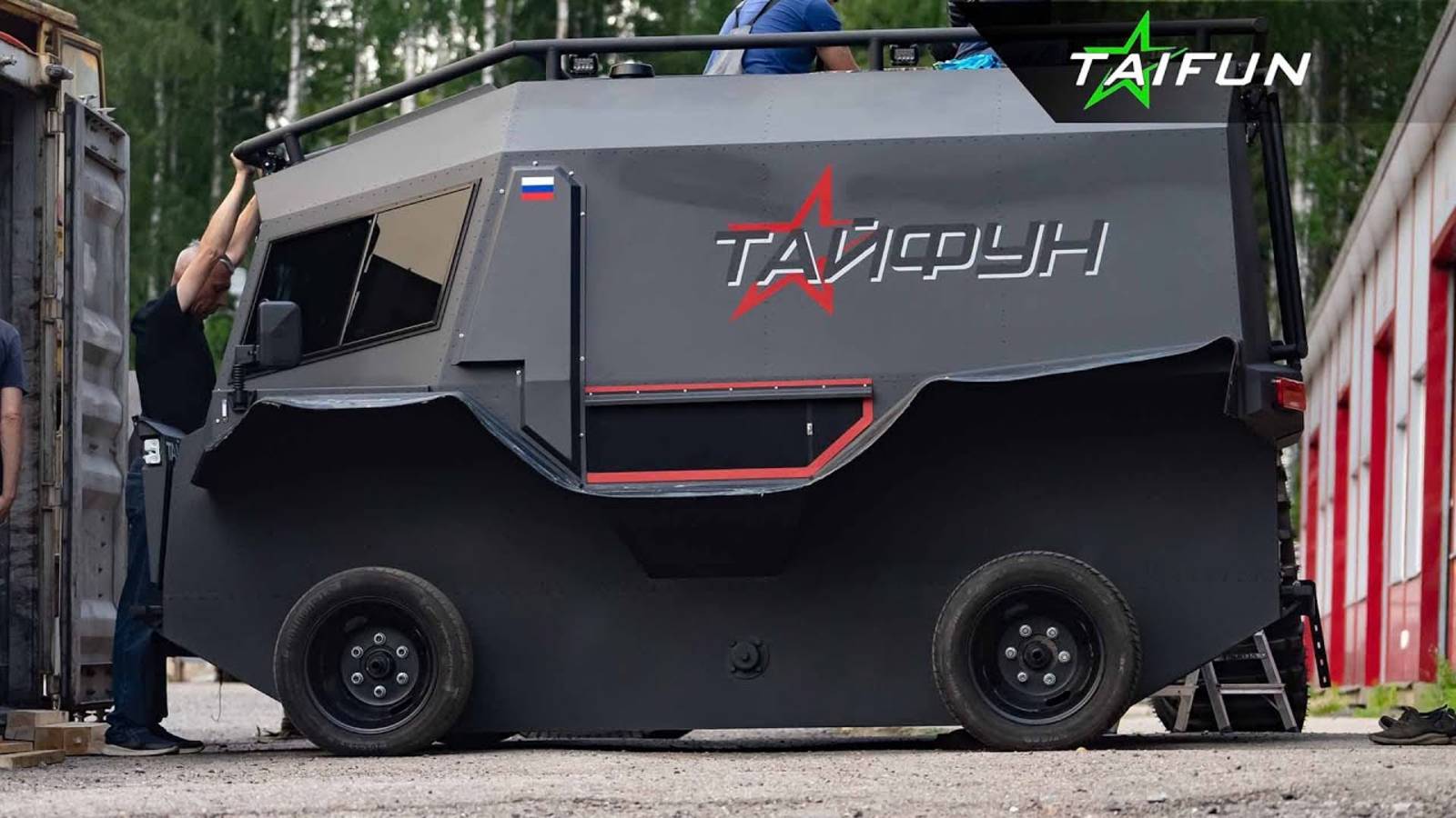 Вездеход Тайфун. Доставка в Якутию. Премиальный плавающий колесный болотоход Taifun смотреть онлайн