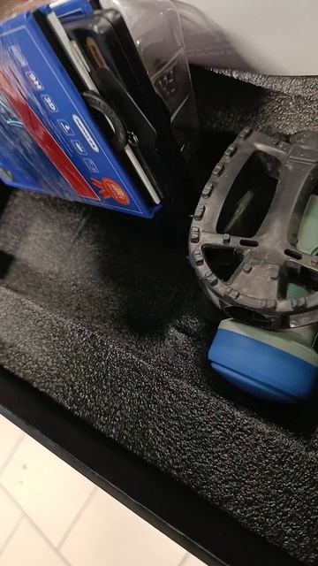 кинули на Авито. доставка в постомат.