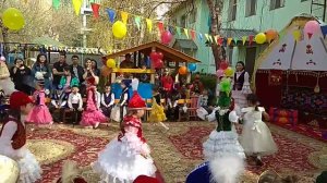 Танец девочек на наурыз