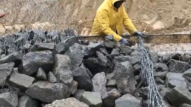 Укрепление берега габионами