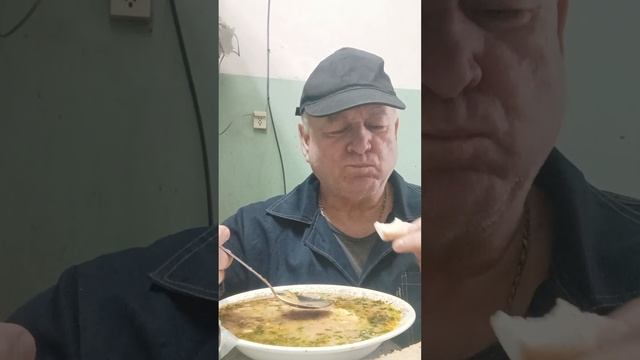На обед, щи со сметаной и домашним салом и чай с лимоно? смотреть онлайн