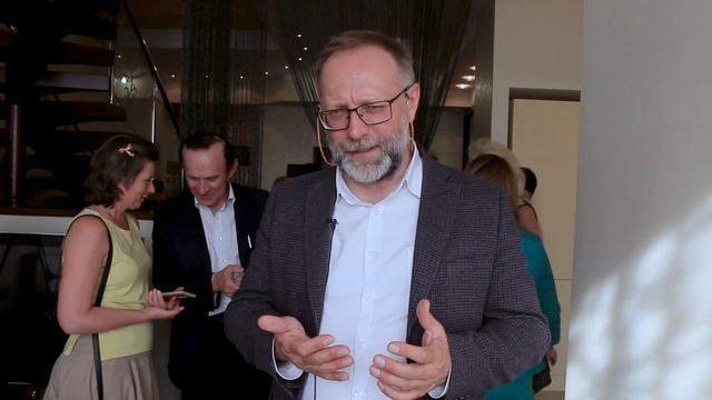 Александр Санкин рад за реализацию маркетингового плана по продаже пентхауса в ЖК Поселок художников смотреть онлайн