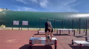 Наклон вперед из положения стоя на гимнастической скамье