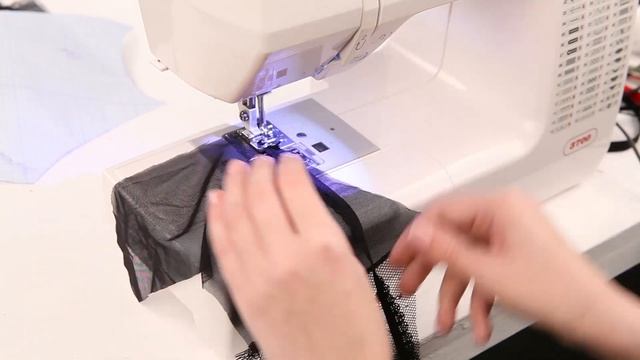 Сборка пояса для чулок.