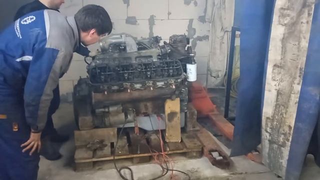 Первый пуск после переборки мотора V8 МАЗ