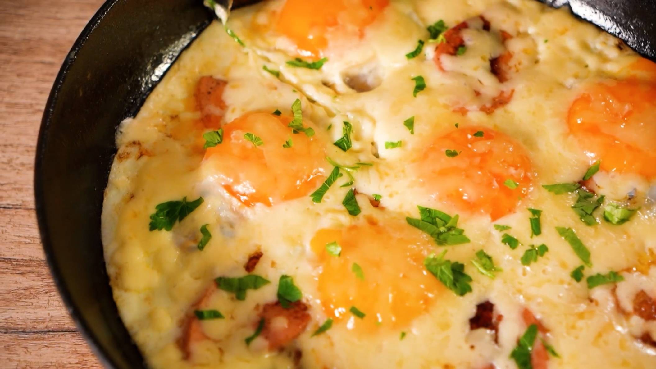 Необычная Яичница по Рецепту Шеф-Повара — Завтрак, Который Удивит Всех🍳 смотреть онлайн