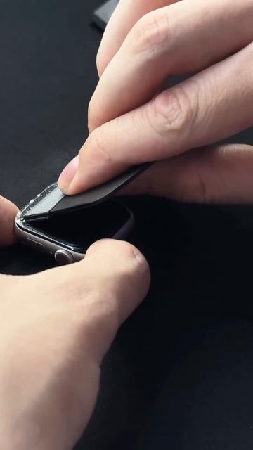 Установка защитной бронированной пленкаи на экран Apple Watch от Bronoskins #bronoskins #applewatch смотреть онлайн