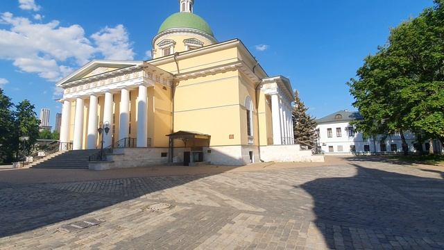 К празднику Троицы Троицкий собор (Собор Троицы Живоначальной) главный храм Данилова мон-ря в Москве смотреть онлайн