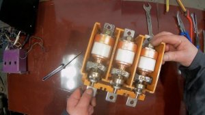 Вакуумний контактор КВТ-250