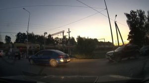 Железнодорожный переезд со шлагбаумом в Винзили/Railway c