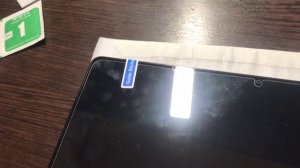 Как наклеить защитное стекло на планшет👌